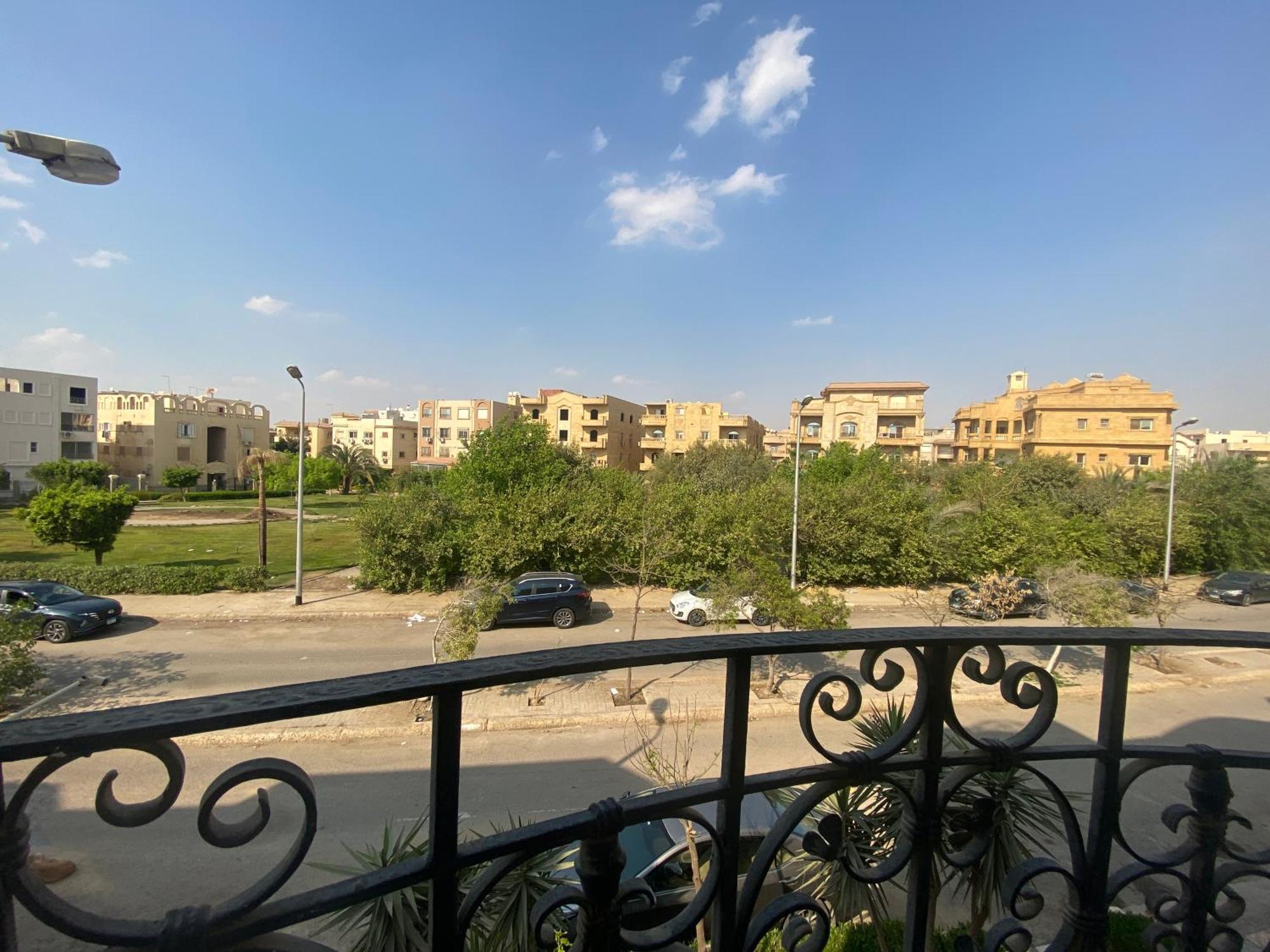 Comfortable 3br New Prime Spot Apartment Kairo